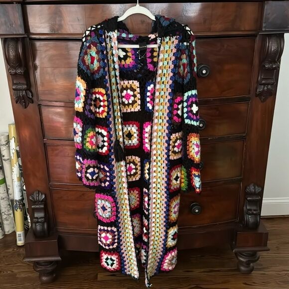 SAACHI Hooded Square Crochet Ruana - Picture 5 of 9